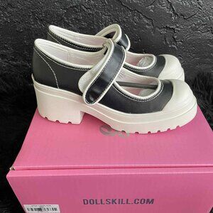 Sugar Thrillz Mary Janes size 6 BNIB